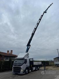 VOLVO CON GRU E RIBALTABILE NUOVO
