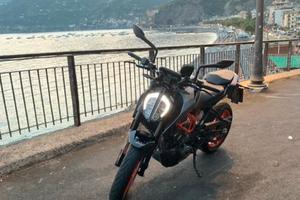 Ktm duke 390 Silver 2021