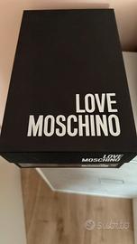 Calzature love moschino rosse