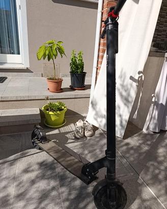 Monopattino elettrico momo
