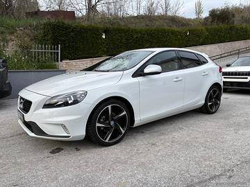 VOLVO V40 D2 R-design