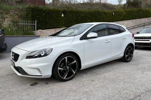 VOLVO V40 D2 R-design