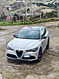Alfa Romeo Stelvio Competizione 