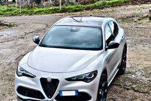 Alfa Romeo Stelvio Competizione 