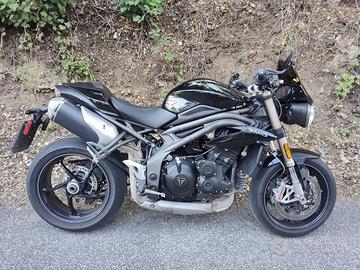 TRIUMPH SPEED TRIPLE 1050 S tenuta benissimo.