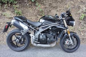 TRIUMPH SPEED TRIPLE 1050 S tenuta benissimo.