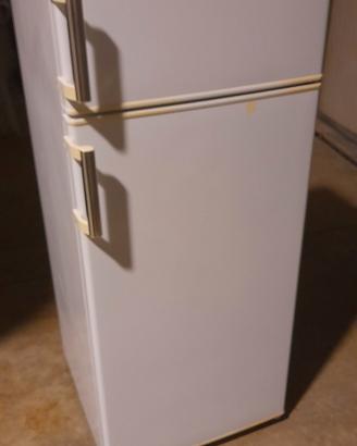 frigorifero bianco funzionante 