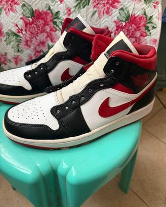 Jordan 1 mid Gym Red