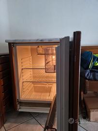 Frigorifero da incasso  completo di mobile