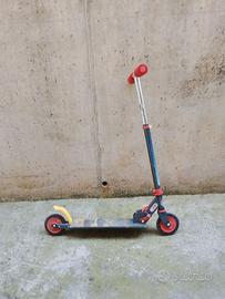 Monopattino 2 ruote Disney Cars Saetta McQueen per