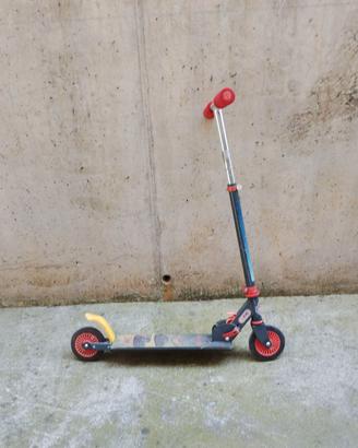 Monopattino 2 ruote Disney Cars Saetta McQueen per