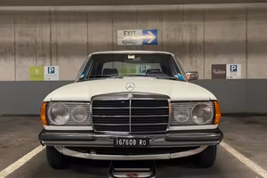 Mercedes 200 W123