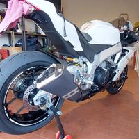 aprilia rsv4 r 