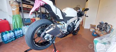 aprilia rsv4 r 