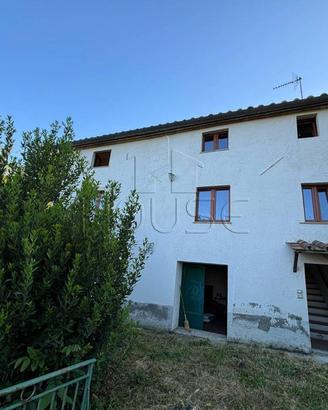 Rustico / Casale di 101 m² con 3 locali e box auto