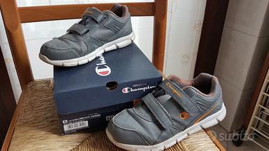 1 paio di scarpe Champions da ragazzino