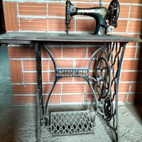 Antica macchina da cucire Singer