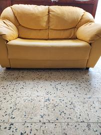 Divano 2 posti giallo senape