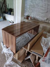 Scrivania in legno