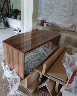 Scrivania in legno
