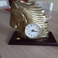 Orologio su testa di cavallo