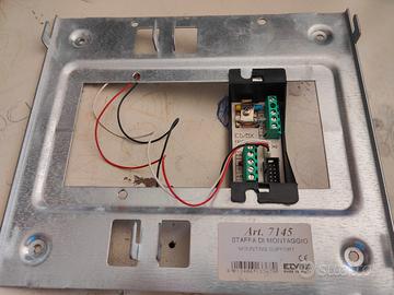 Elvox 7145 staffa per videocitofono Galileo 