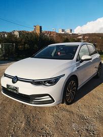 Volkswagen Golf 1.5 eTSI 150 CV R-Line