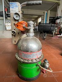 Attrezzatura pneumatica per spurgo freni/ frizioni