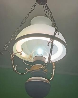 lampadario in ferro battuto. 