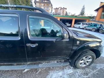 PORTA ANTERIORE DESTRA PER NAVARA D40 2007