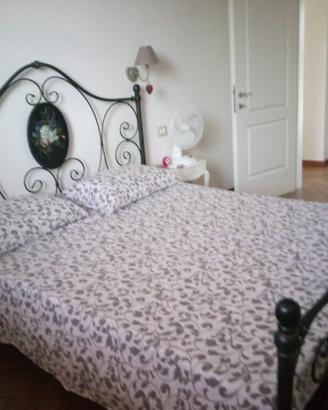 letto compreso di rete con doghe e materasso