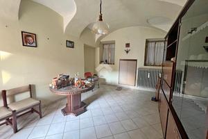 CASA SEMINDIPENDENTE A NOLE