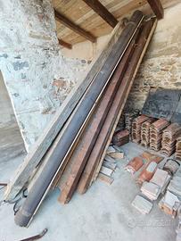 Tetto trave, travicelli, assi, coppi, tegole