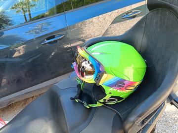 Casco da ski e occhiali