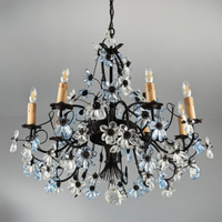 Questo lampadario è realizzato nello stile dei cel