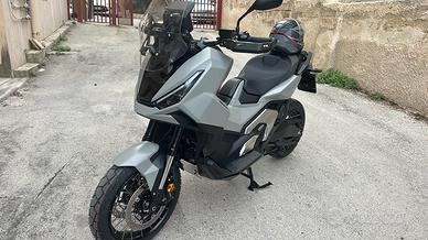 Xadv 750 come nuovo 2025