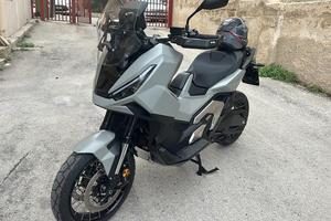 Xadv 750 come nuovo 2025