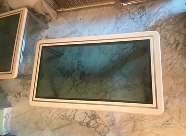 Tavolino basso in vetro