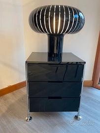 Cassettiera Mobil Kartell nero lucido con piedini