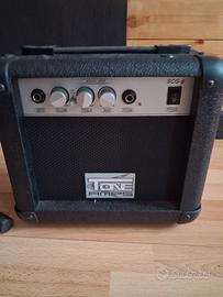  chitarra elettrica e amplificatore