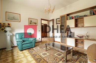 CASA SINGOLA SU UN PIANO CON RUSTICO ANNESSO - RIF