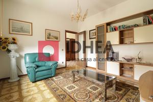 CASA SINGOLA SU UN PIANO CON RUSTICO ANNESSO - RIF