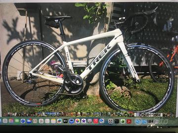 Bici da corsa TREK Emonda perfetta per donna