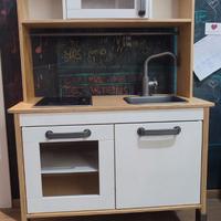 Cucina Ikea e peluche