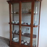 vetrina in noce