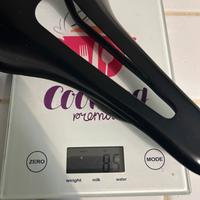 Sella totalmente in carbonio