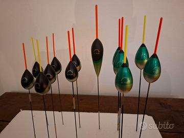 galleggianti da pesca in fiume