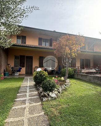 VILLA A SCHIERA A SERGNANO