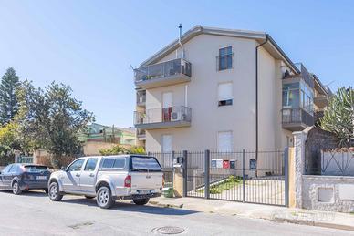 Ampio trivano con 2 bagni e cortile privato