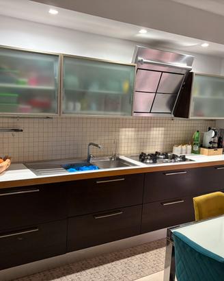 Cucina , tavolo 4 sedie mobile d’arredo Cameretta